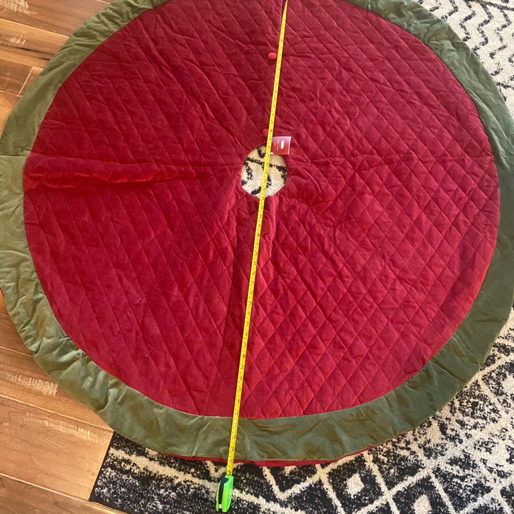Pottery barn tree skirt NWT